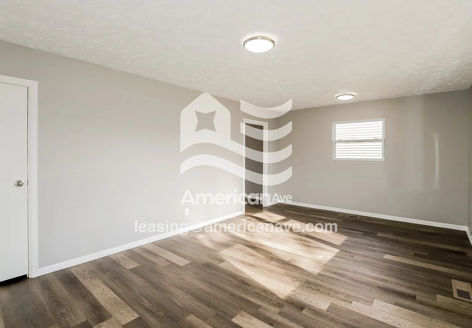 3 bed, 1.0 bath, 864 sqft, $1,272 — Photo 2