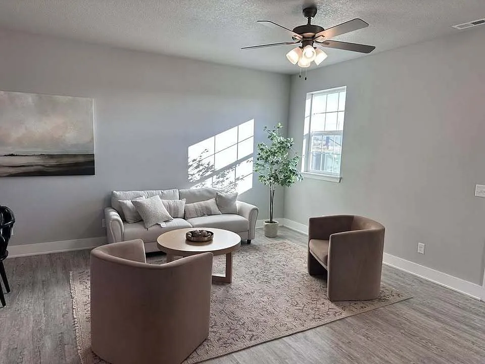 3 bed, 2.5 bath, 1475 sqft, $2,095 — Photo 2