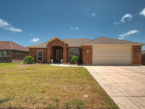 2nd image of 3906 Eucalyptus Dr