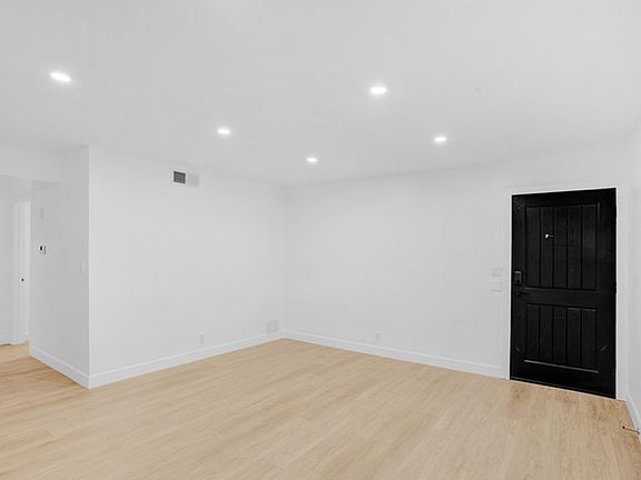 4th image of 124-126 S Marengo Ave #3