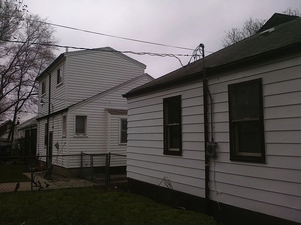 2nd image of 18659 Warwick St