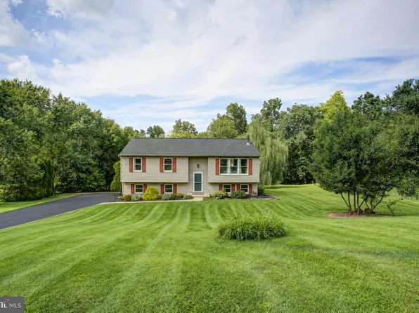 155 Griffith Ln, Manchester, PA 17345