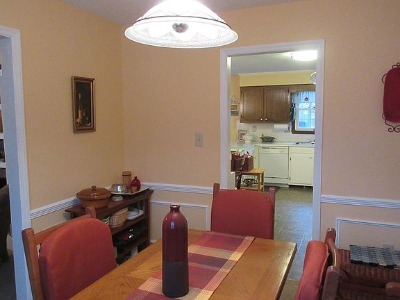 5th image of 320 Annhurst Dr