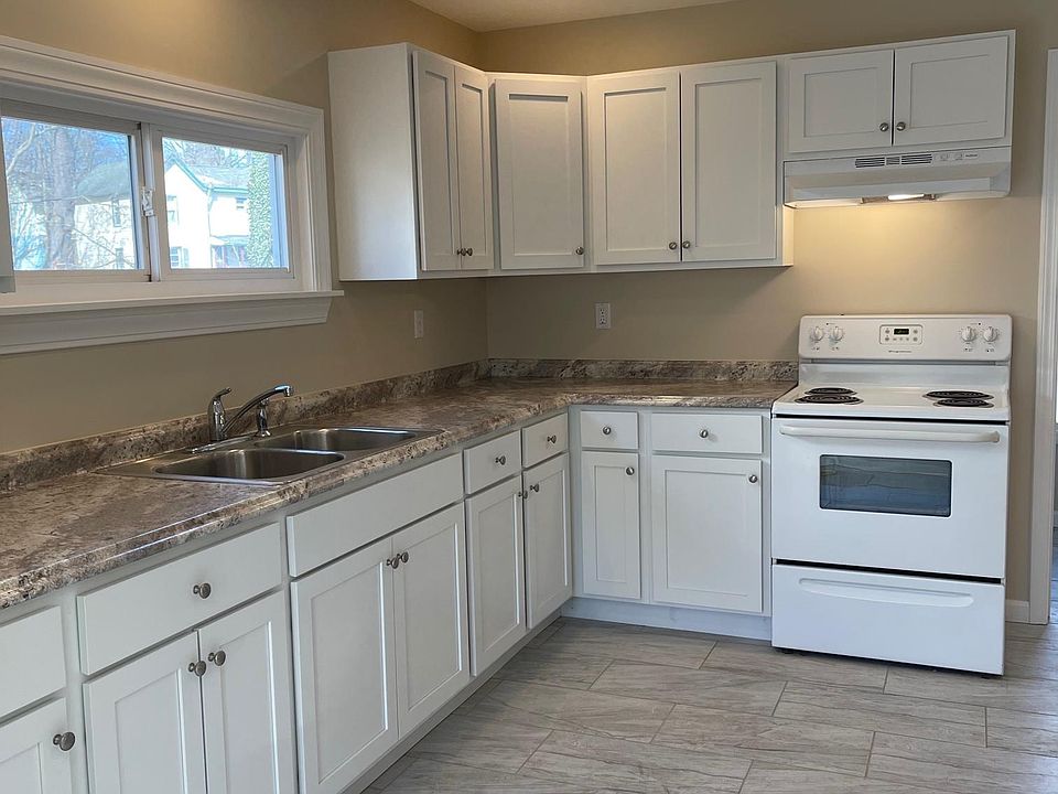 1st image of 165 Falconer St #1