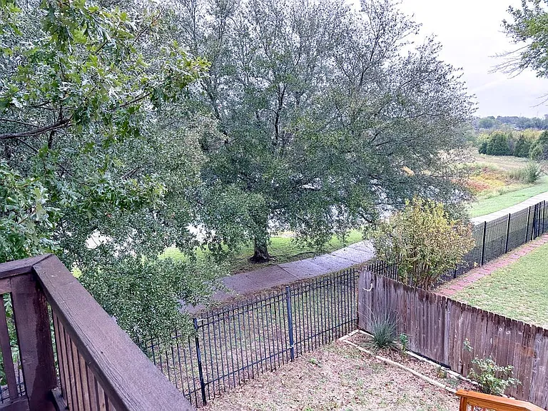 11321 Avering Ln — Photo 21