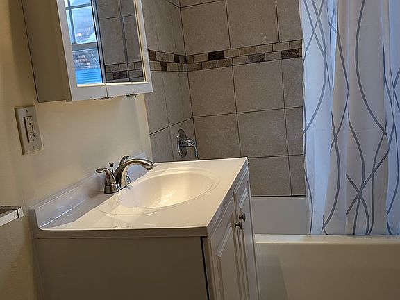 5th image of 51 Engrem Ave