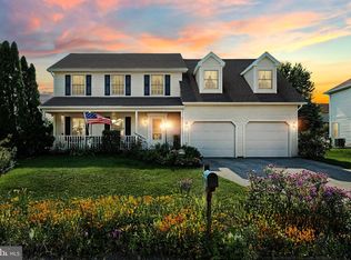 2716 Sparrow Dr, York, PA 17408