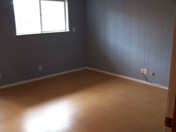 5th image of 207 W Centre St