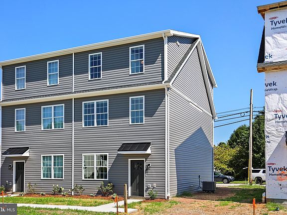 2nd image of 3 Commons Ct