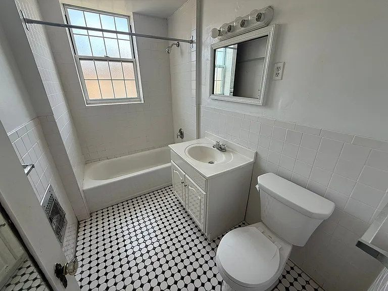 New King Edward Apartments — Photo 334