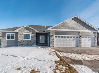 2500 S Moss Stone Ave, Sioux Falls, SD 57110