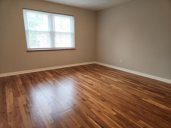 4th image of 1862 Ashland Ave