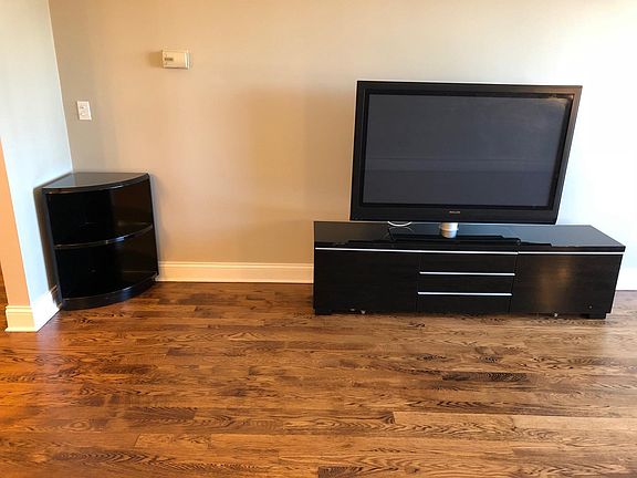 3rd image of 6333 N Milwaukee Ave #2D