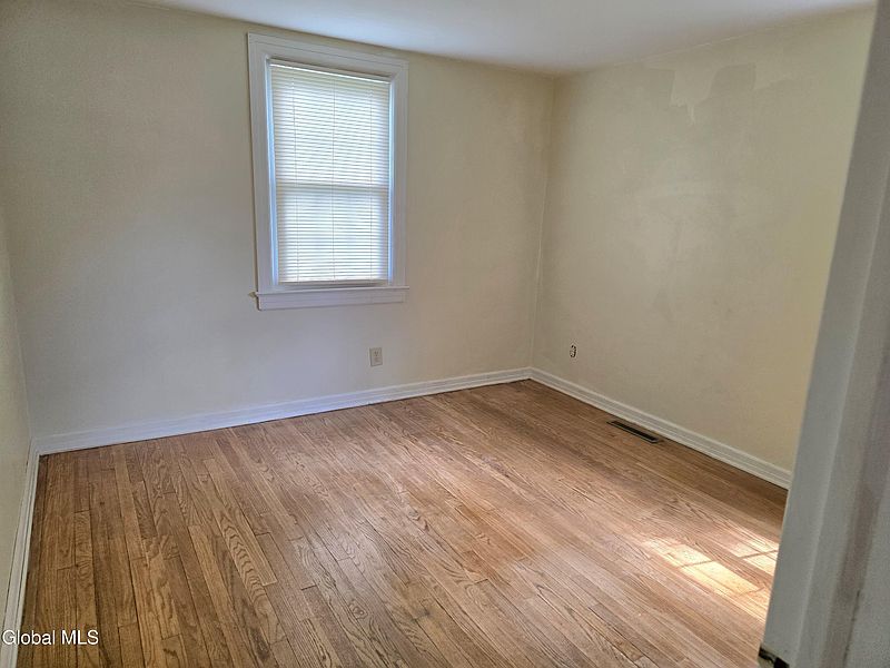 5th image of 615 Sanders Avenue