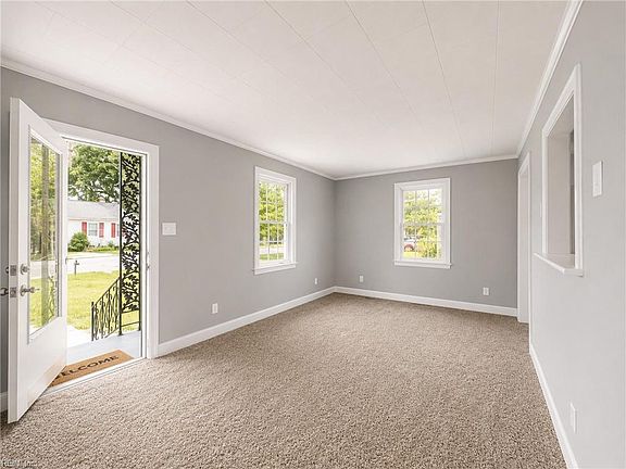 4th image of 630 Sterling St