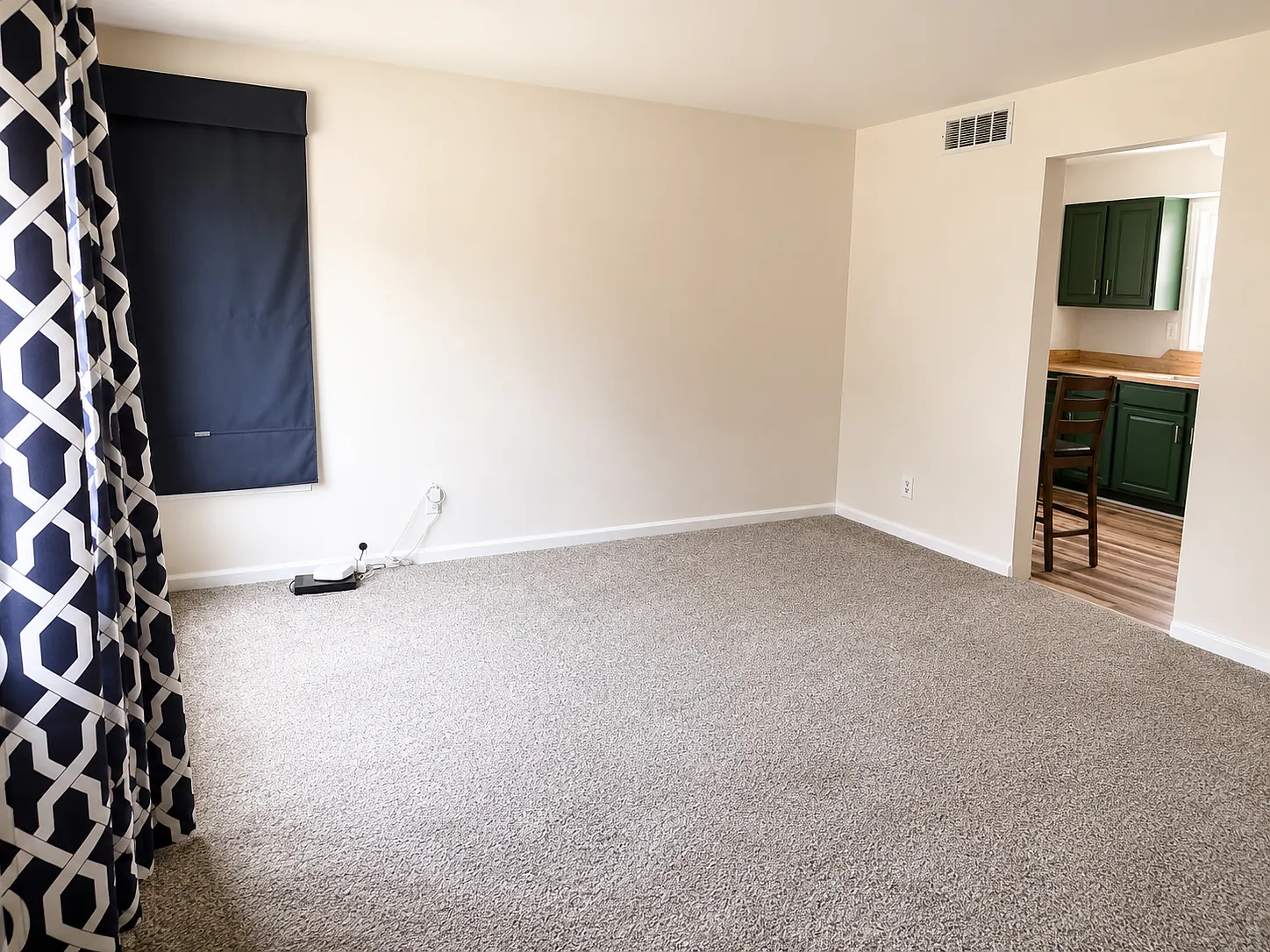 3 bed, 910 sqft, $1,595 — Photo 2