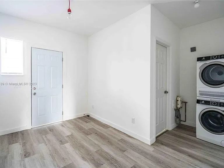 1561 Jefferson Ave #5 — Photo 9