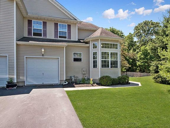 2nd image of 21 Cranberry Cir