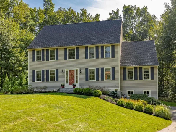12 Meadow Wood Road, Kingston, NH 03848