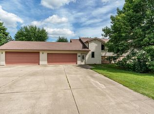 2379 Circle Dr, Belvidere, IL 61008