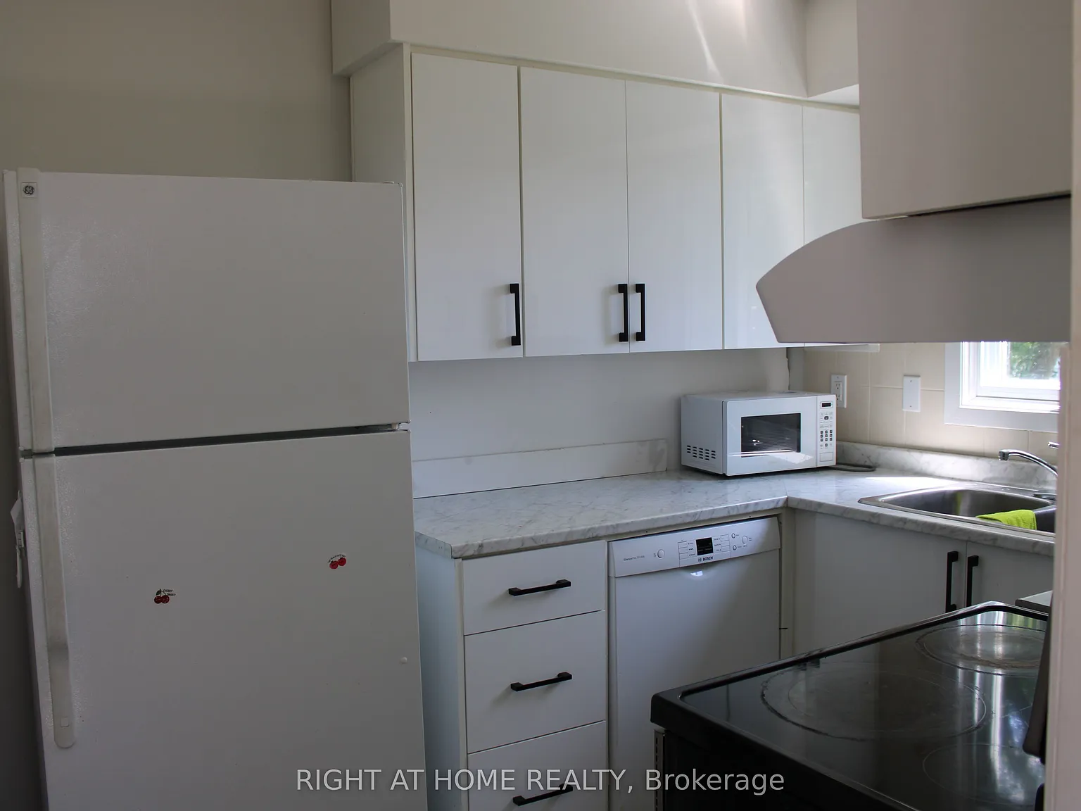 2 bed, $1,600 — Photo 2