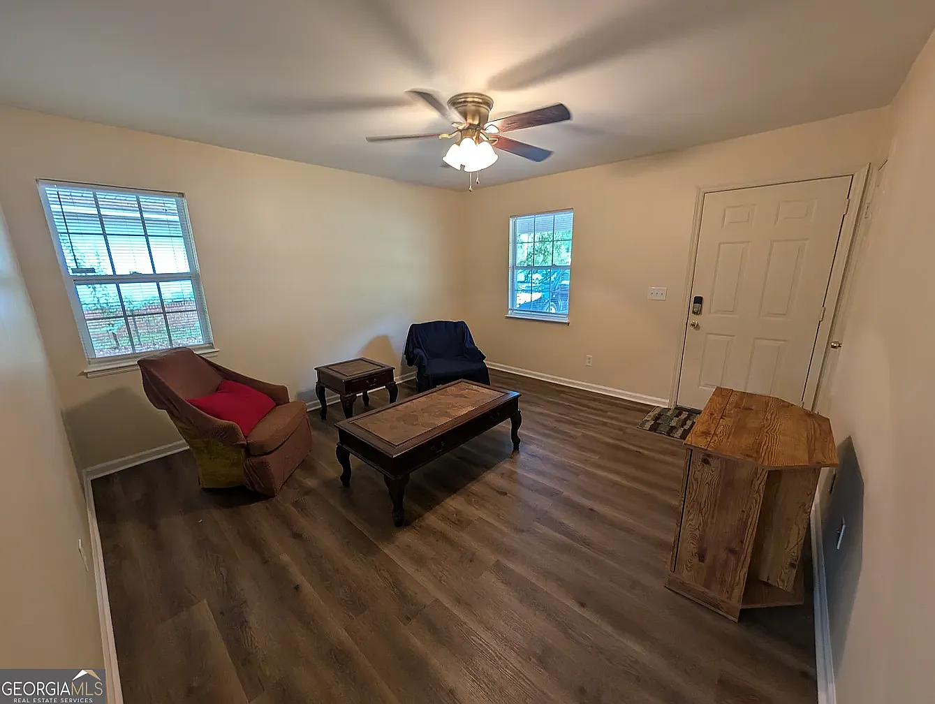 3 bed, 936 sqft, $1,350 — Photo 3