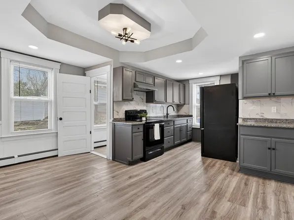 22 Maple St, Baldwinville, MA 01468