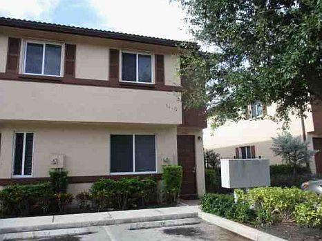 2nd image of 1931 Gardenia Ct