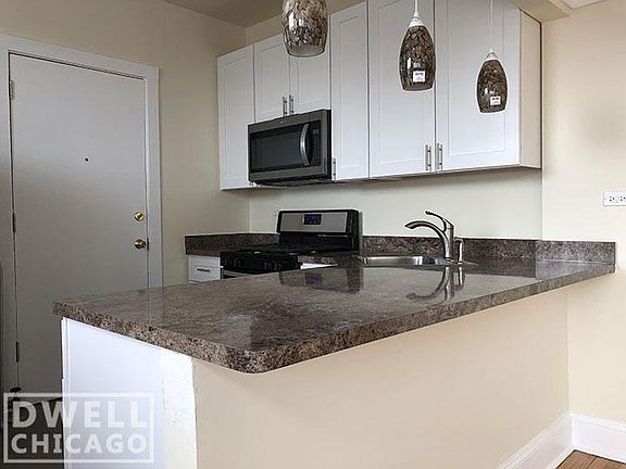 2nd image of 1427 W Sherwin Ave APT 3