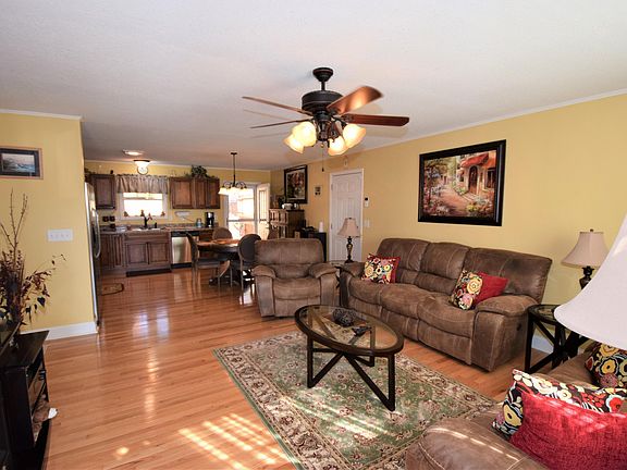 2nd image of 225 Courage Ln