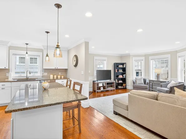 23 Palmer St #1, Waltham, MA 02451