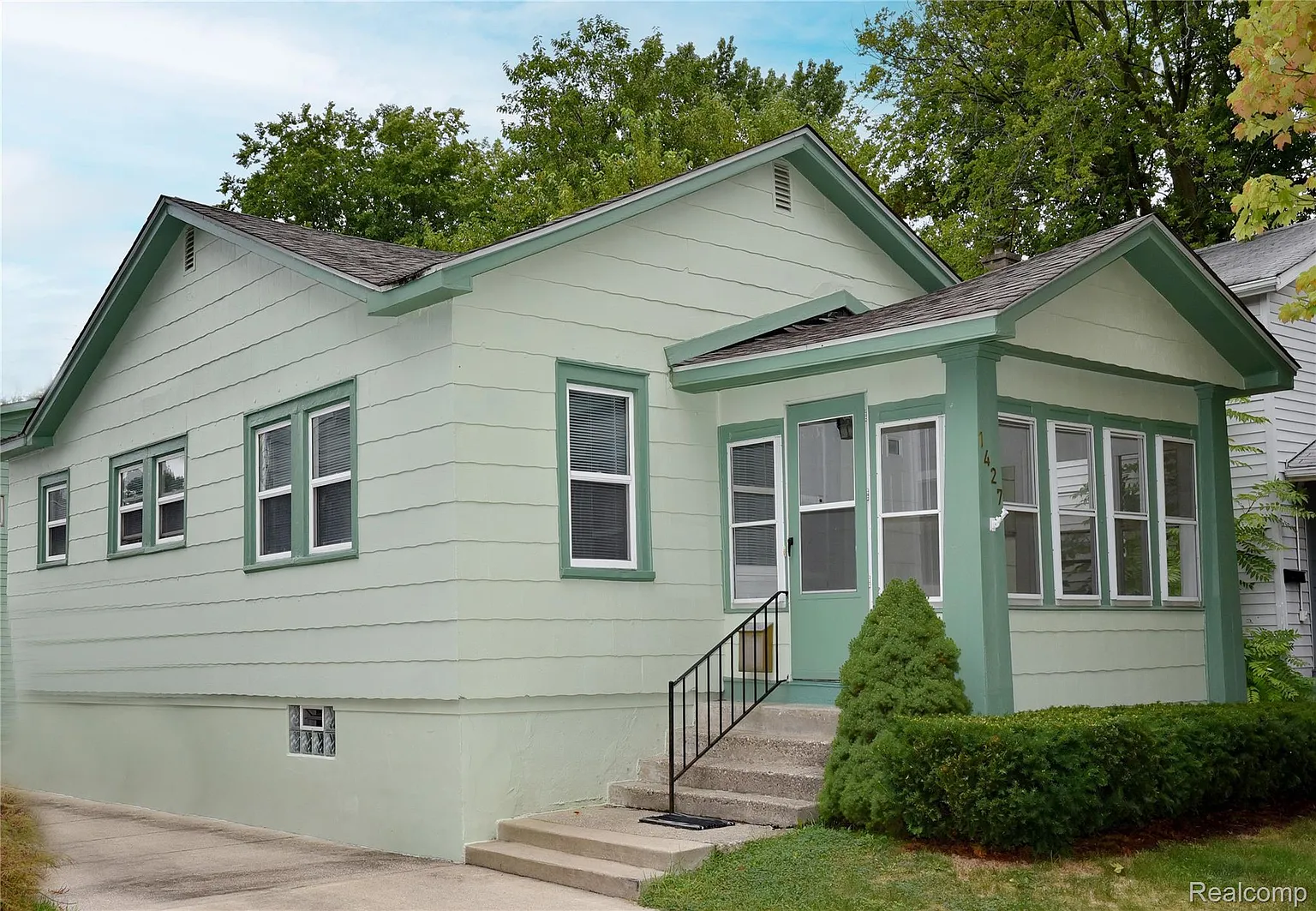 1427 Humphrey Ave photo 1