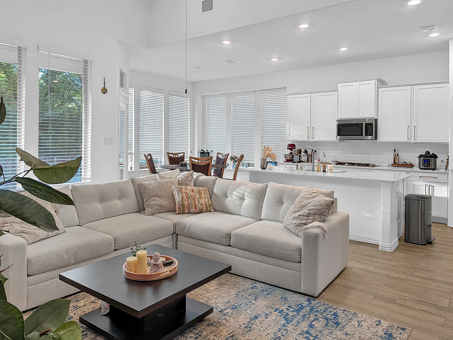 4 bed, 3181 sqft, $3,299 — Photo 4