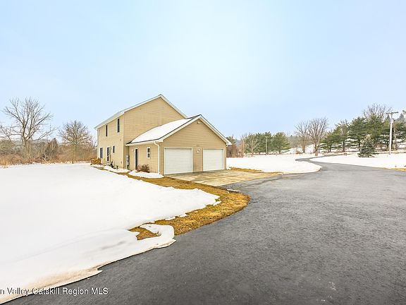 4th image of 311 Middle Road