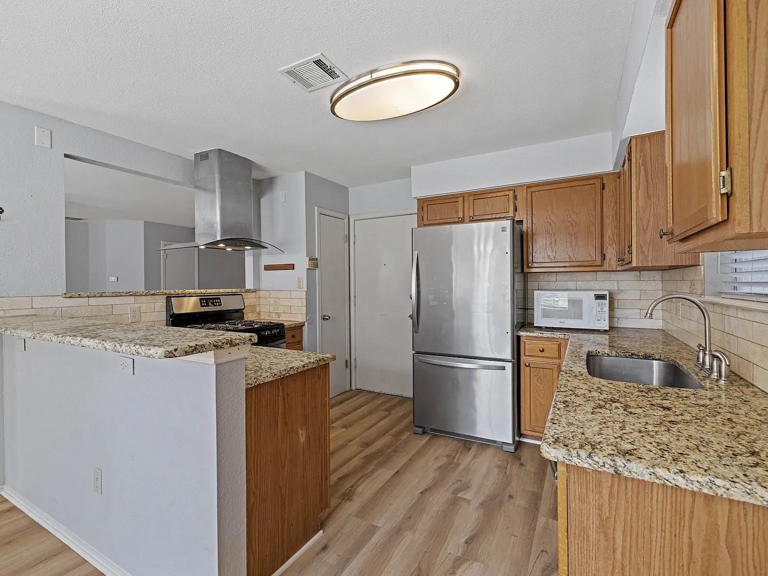 4 bed, 2.5 bath, 1802 sqft, $2,350 — Photo 3