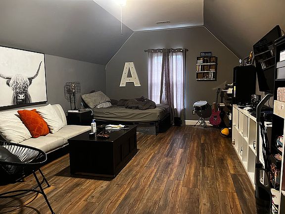 2nd image of 6853 Manassas Gap Ln
