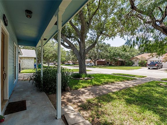2nd image of 3525 Picadilly Ln