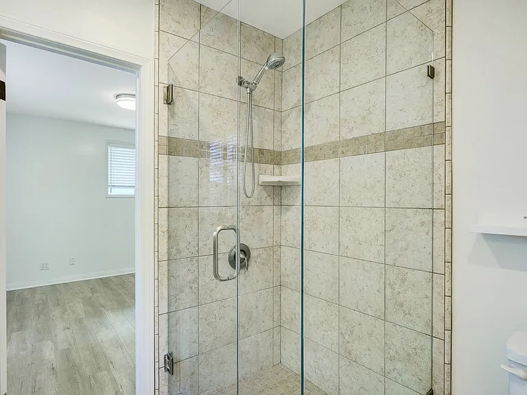 4721 Edgeware Rd — Photo 18