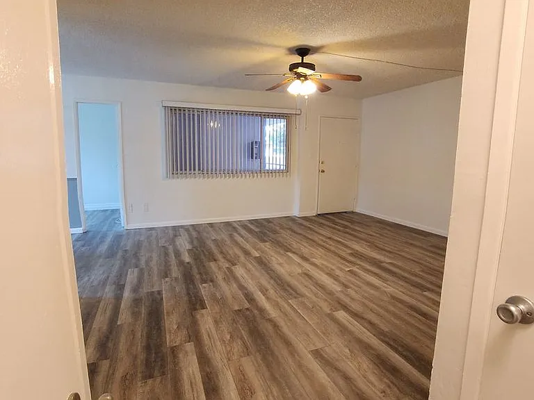 4450-52 Rosebud Ln — Photo 10