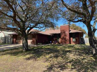 1111 Huisach St, Mexia, TX 76667