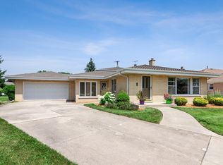 7814 W Lill Ct, Niles, IL 60714