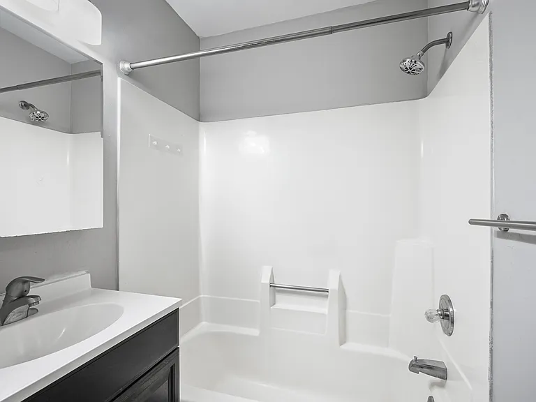 225 Arch St — Photo 11