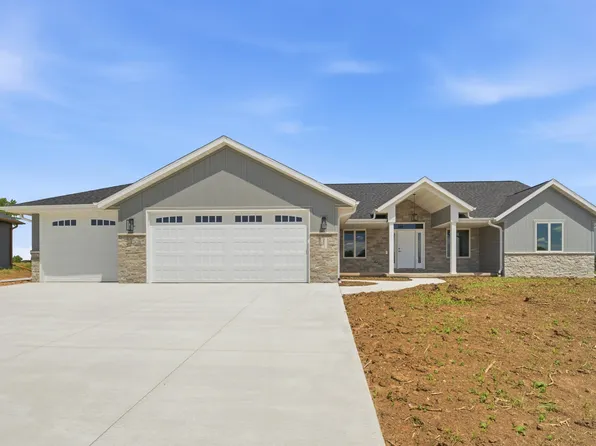 221 Kerrigan Dr, Wrightstown, WI 54180