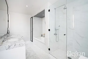 Rented by (Legacy) Elegran