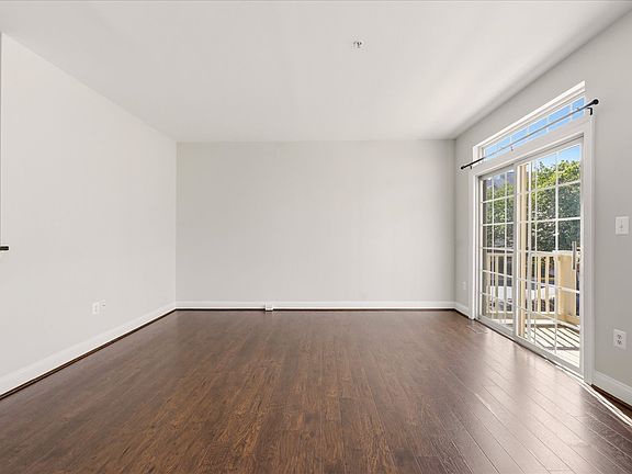 5th image of 46368 Utica Sq