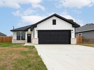 1609 Hackberry St, Hearne, TX 77859