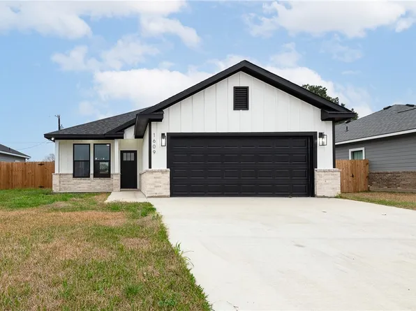 1609 Hackberry St, Hearne, TX 77859