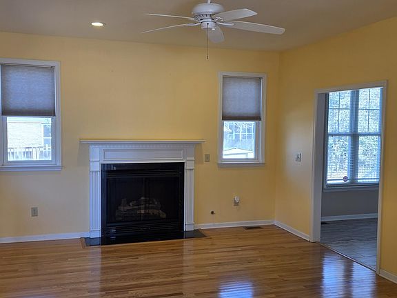 3rd image of 110 Freeport St