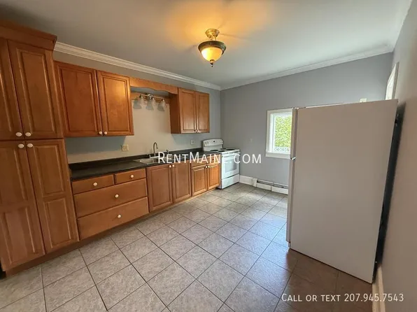 23 Dillingham St #1, Bangor, ME 04401