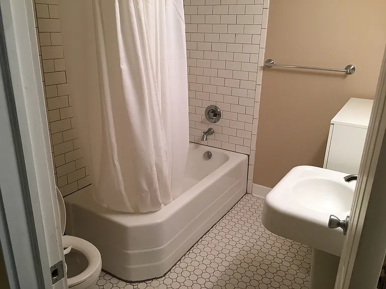 9540 N Seneca St #B — Photo 13